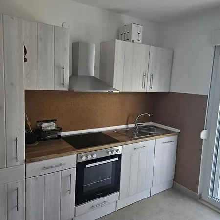 Apartament Sea Land 1 *