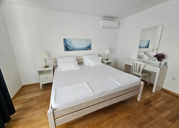 Sea Land 1 * Trogir